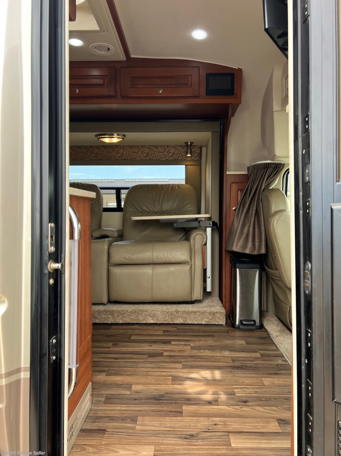 2018 Coach House Platinum 272XL: 2 Slides, Front Recliners RV for Sale in  Albuquerque, NM 87111 |  Classifieds