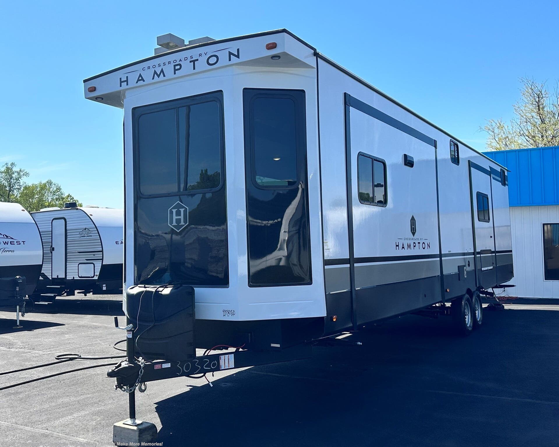 2023 CrossRoads Hampton 372FDB RV for Sale in Statesville, NC 28677