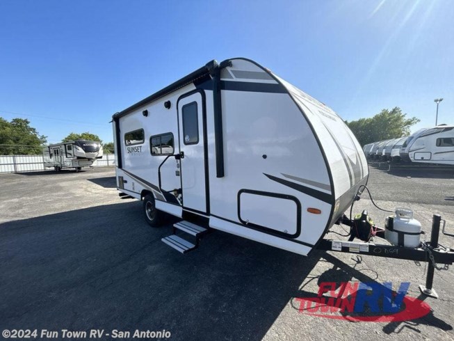 2023 Sunset Trail SS185RK by CrossRoads from Fun Town RV - San Antonio in Cibolo, Texas