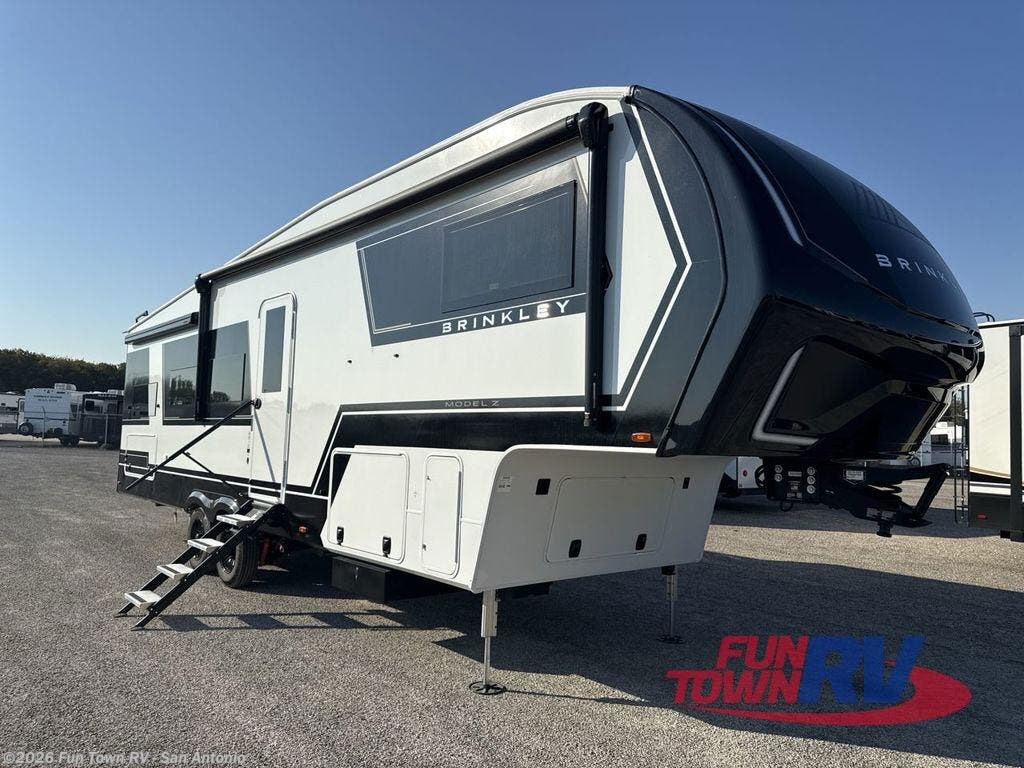 2026 Brinkley RV Model Z 2810 - New Fifth Wheel For Sale by Fun Town RV - San Antonio in Cibolo, Texas features Slideout