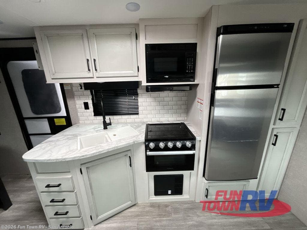 Used 2022 Jayco Jay Flight 32BHDS available in Cibolo, Texas