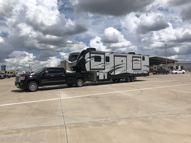 Used 2019 Keystone Avalanche 383FL available in Lubbock , Texas