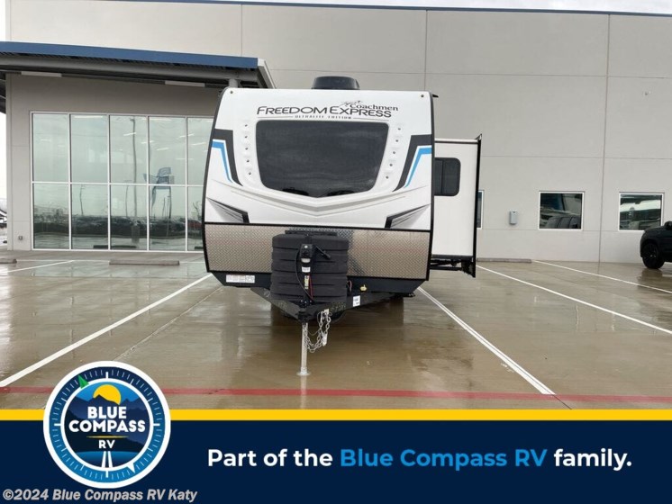 Used 2023 Coachmen Freedom Express Ultra Lite 257BHS available in Katy, Texas