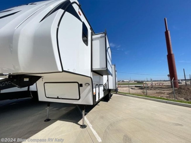2024 Chaparral Lite 30RLS by Coachmen from Blue Compass RV Katy in Katy, Texas