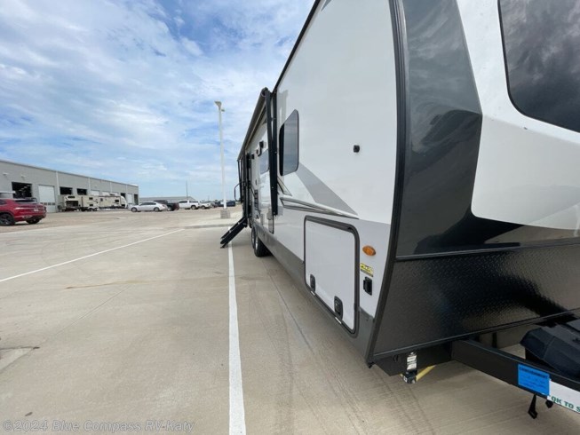 2020 Forest River Flagstaff Super Lite 27BHWS - Used Travel Trailer For Sale by Blue Compass RV Katy in Katy, Texas