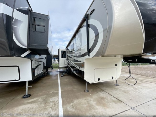 2017 CrossRoads Redwood 39MB - Used Fifth Wheel For Sale by Blue Compass RV Katy in Katy, Texas