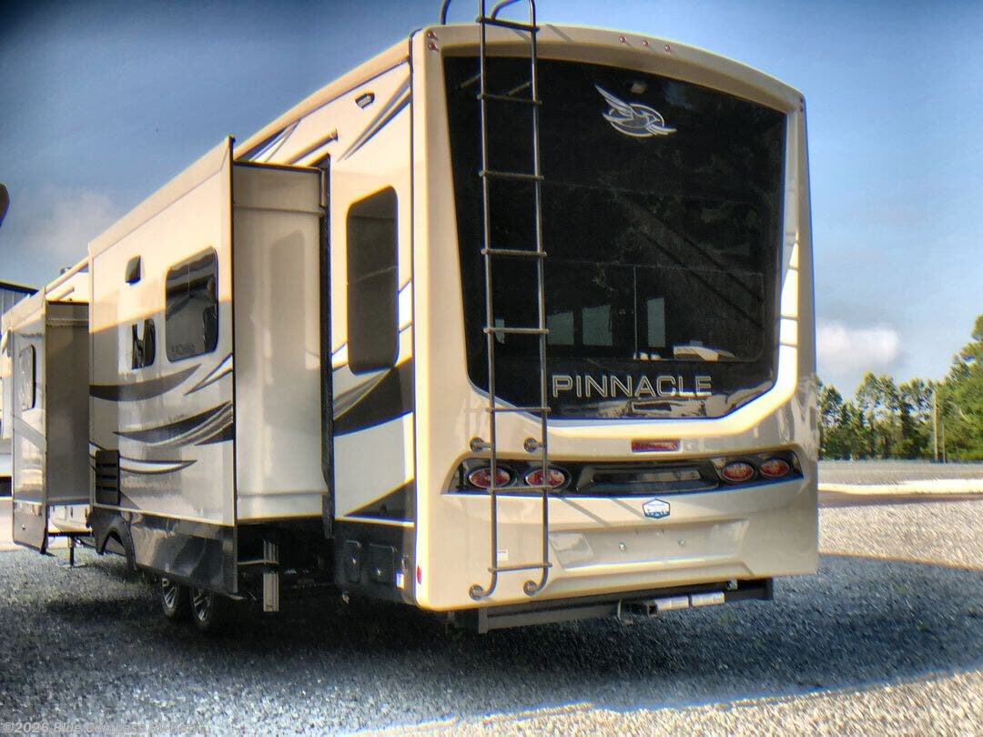 2025 Jayco Pinnacle 37MDQS RV for Sale in Katy, TX 77494 T97677