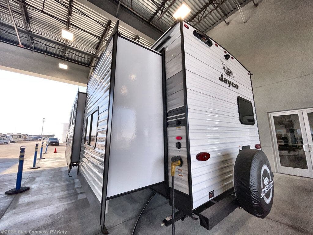 New 2026 Jayco Jay Flight SLX 333BTS available in Katy, Texas