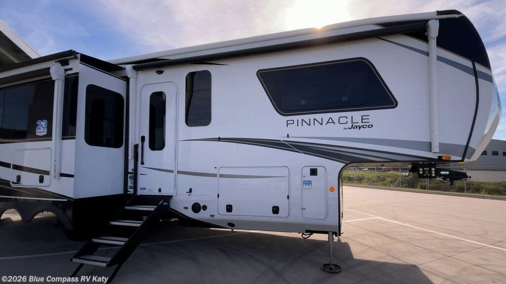 New 2026 Jayco Pinnacle 32RLTS available in Katy, Texas