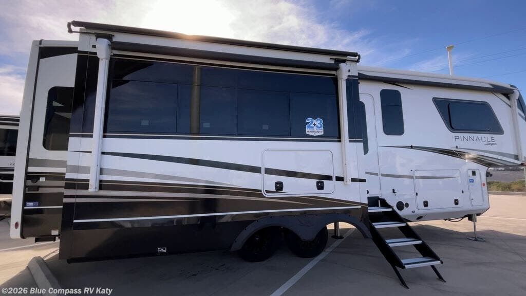 2026 Pinnacle 32RLTS by Jayco from Blue Compass RV Katy in Katy, Texas