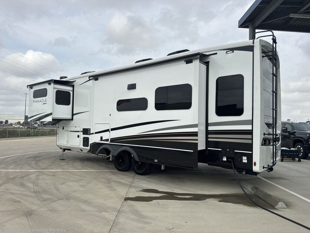 New 2026 Jayco Pinnacle 32RLTS available in Katy, Texas