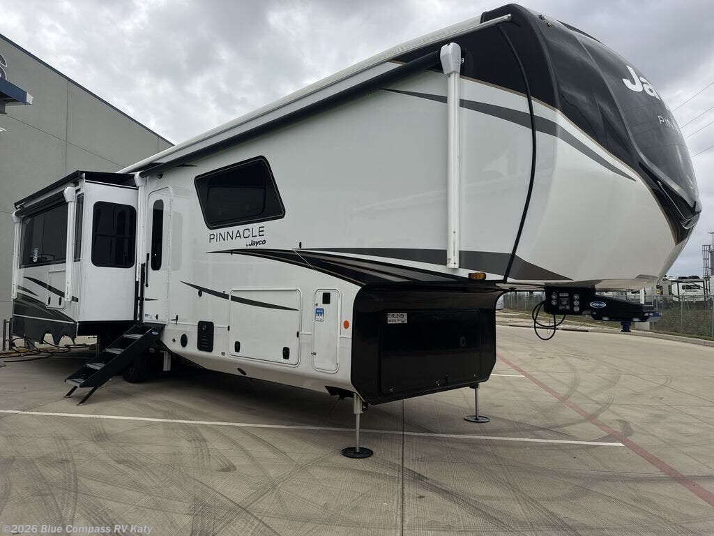 2026 Pinnacle 36FBTS by Jayco from Blue Compass RV Katy in Katy, Texas