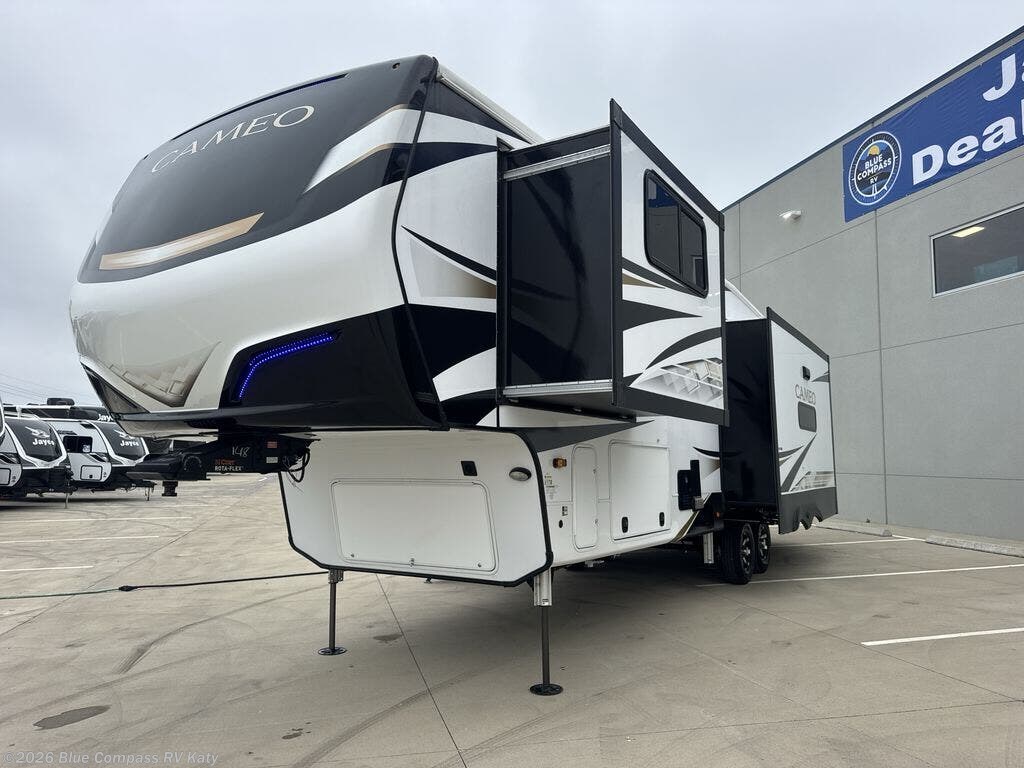 Used 2023 CrossRoads Cameo 3201RL available in Katy, Texas