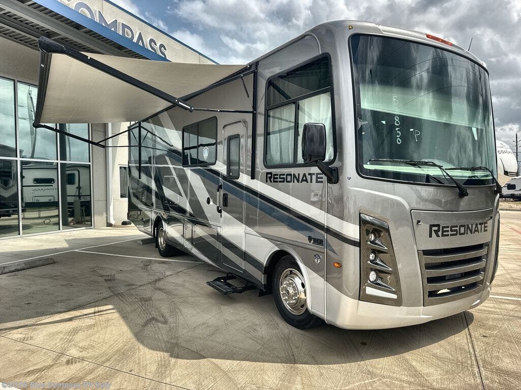 2026 Resonate 29D by Thor Motor Coach from Blue Compass RV Katy in Katy, Texas