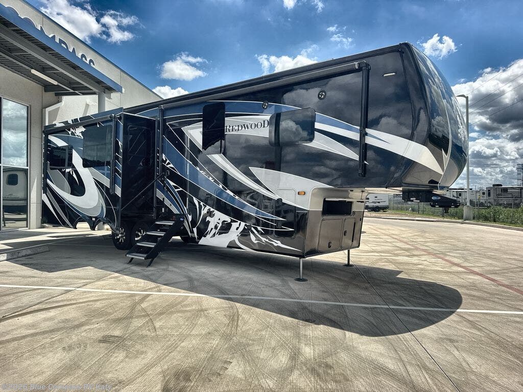2021 CrossRoads Redwood 3401RL - Used Fifth Wheel For Sale by Blue Compass RV Katy in Katy, Texas