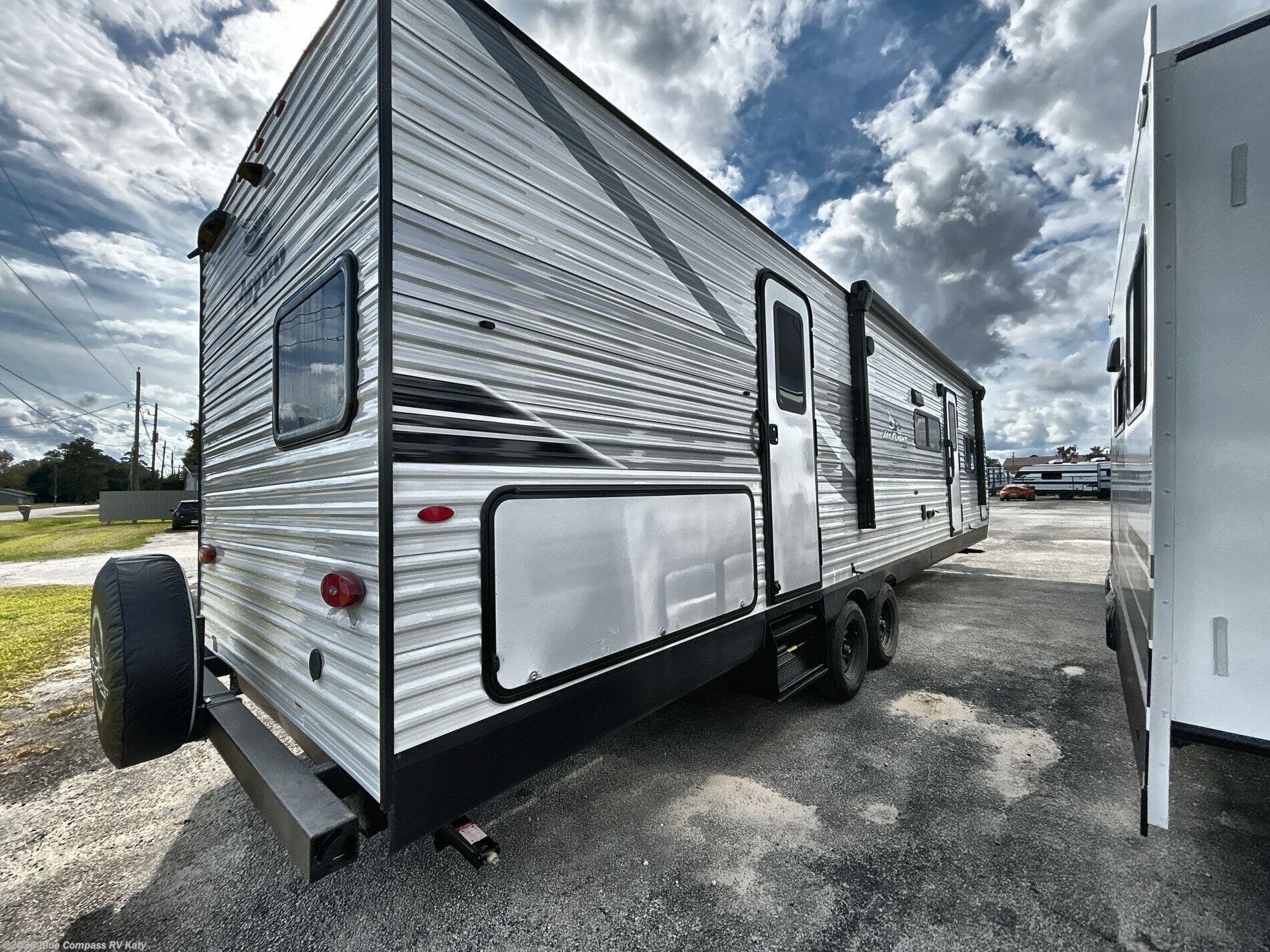 2026 Jay Flight SLX 321BDS by Jayco from Blue Compass RV Katy in Katy, Texas