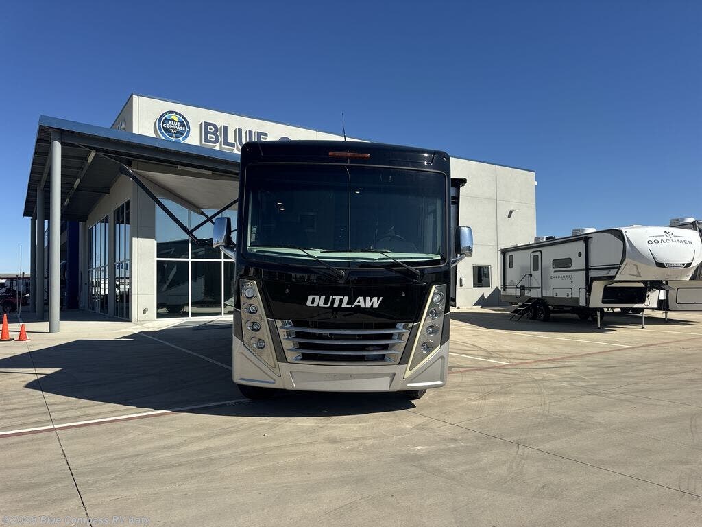 2025 Outlaw 38MB by Thor Motor Coach from Blue Compass RV Katy in Katy, Texas