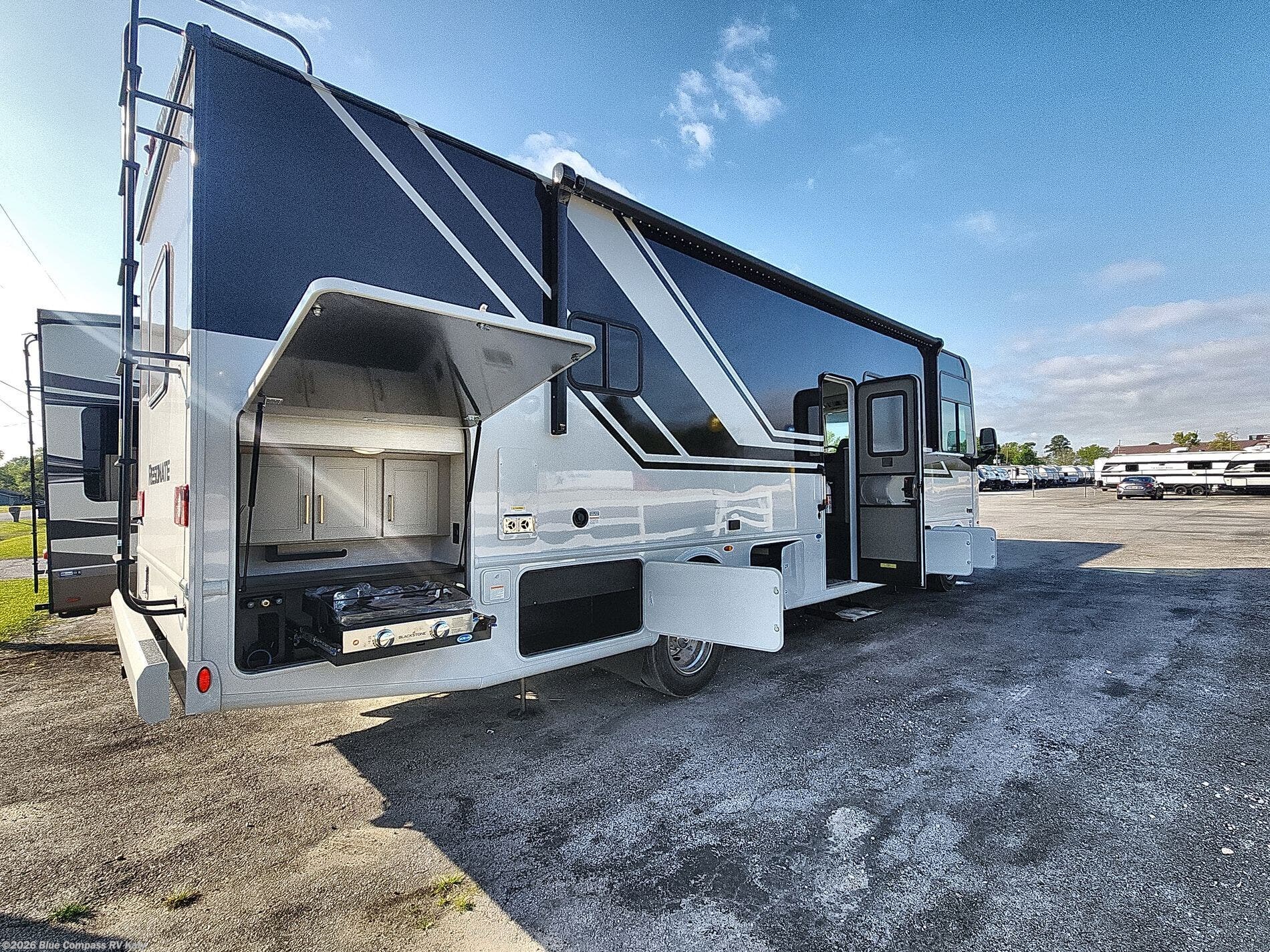 2026 Resonate 30C by Thor Motor Coach from Blue Compass RV Katy in Katy, Texas