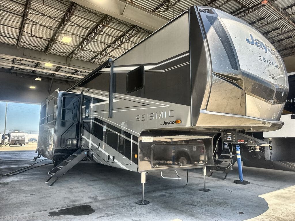 2027 Seismic 395 by Jayco from Blue Compass RV Katy in Katy, Texas