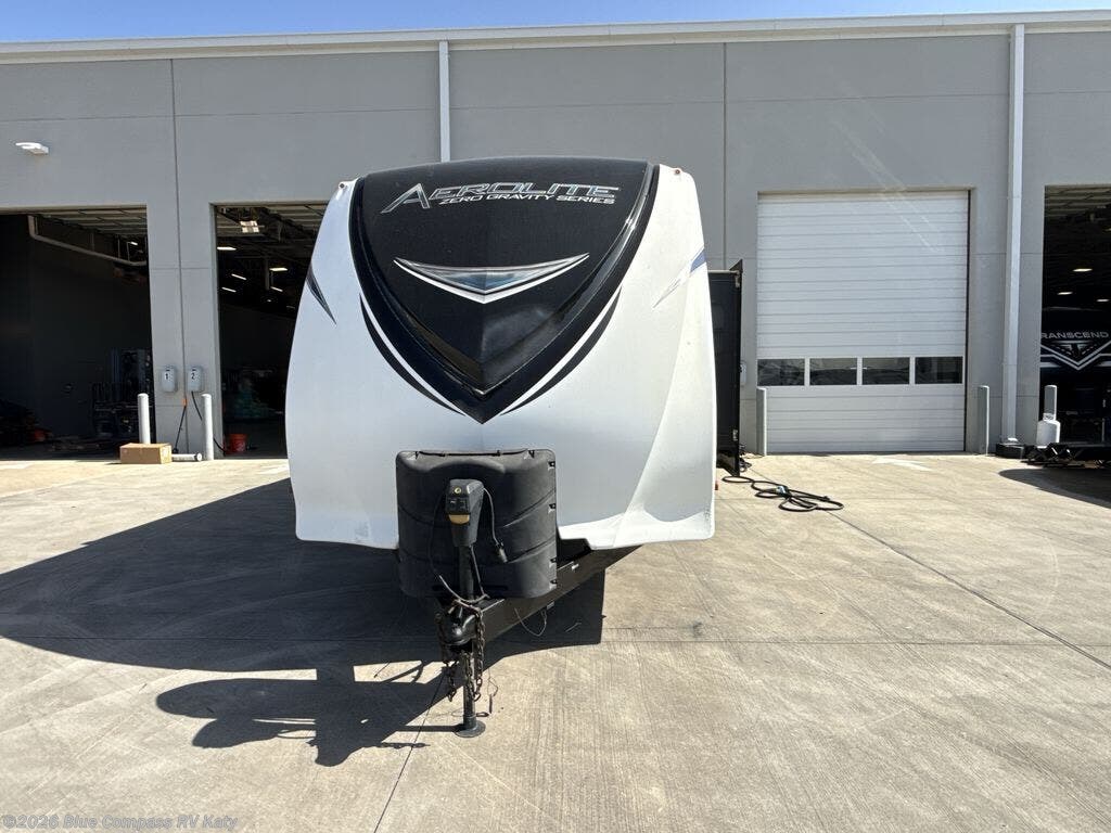 Used 2017 Dutchmen Aerolite Luxury Class 242BHSL available in Katy, Texas