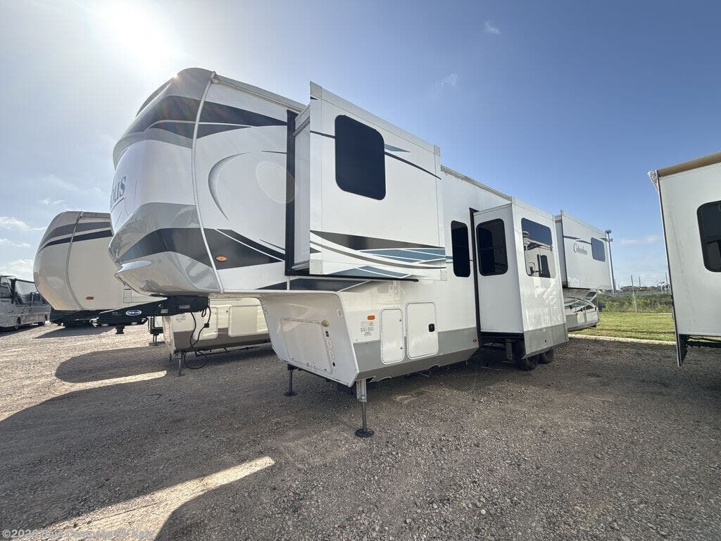 2022 Columbus 388FK by Palomino from Blue Compass RV Katy in Katy, Texas