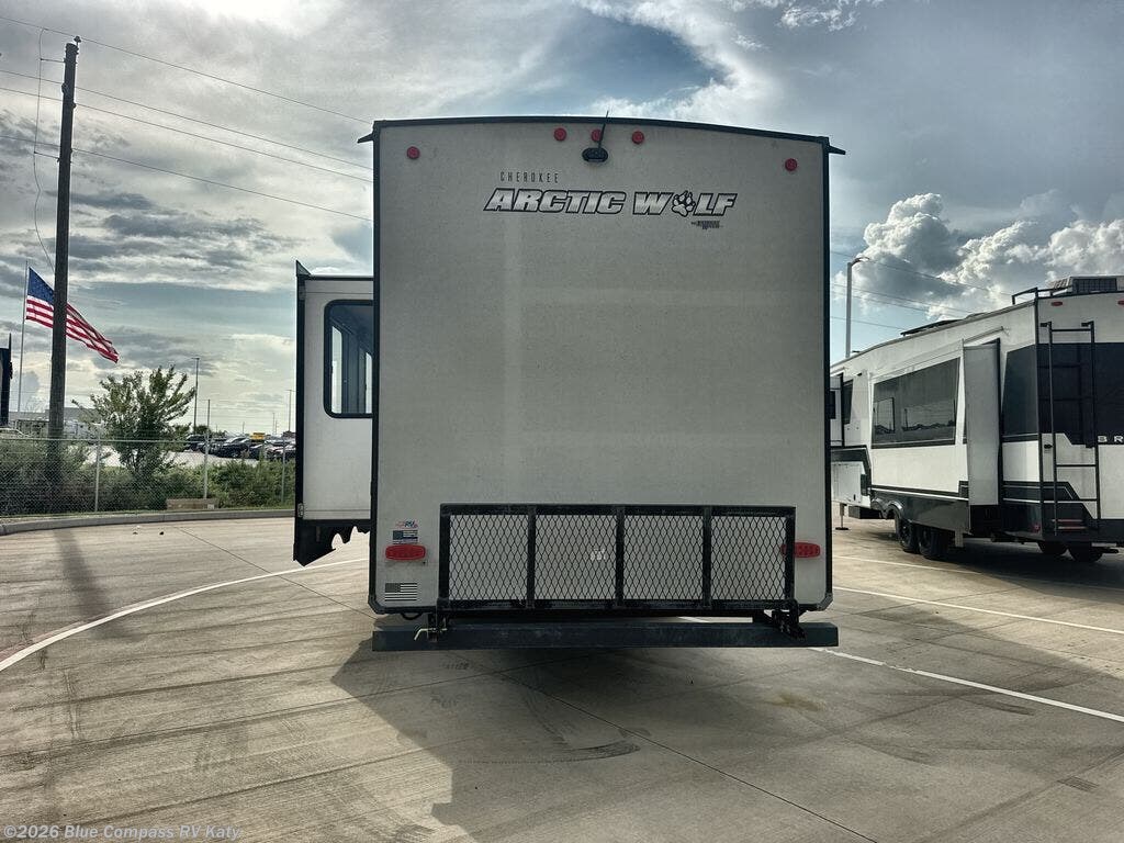 2022 Forest River Cherokee Arctic Wolf 287BH - Used Travel Trailer For Sale by Blue Compass RV Katy in Katy, Texas