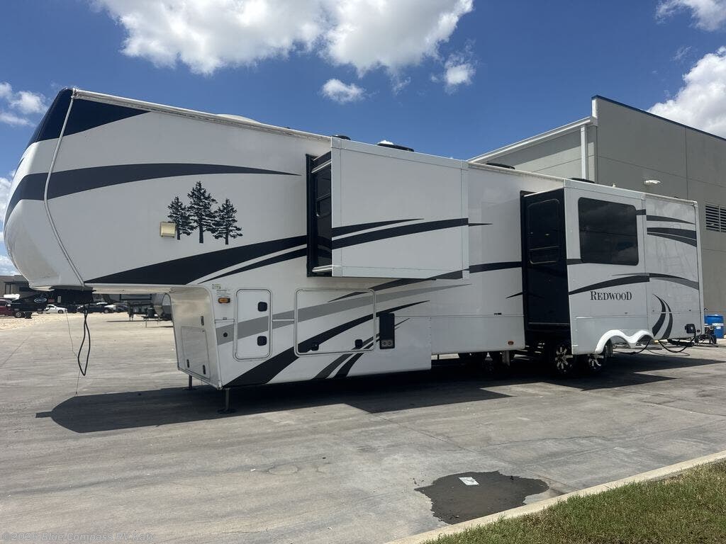 2021 Redwood 4001LK by CrossRoads from Blue Compass RV Katy in Katy, Texas
