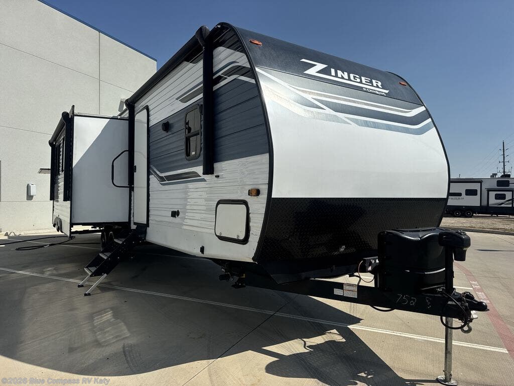 2023 Zinger ZR333DB by CrossRoads from Blue Compass RV Katy in Katy, Texas