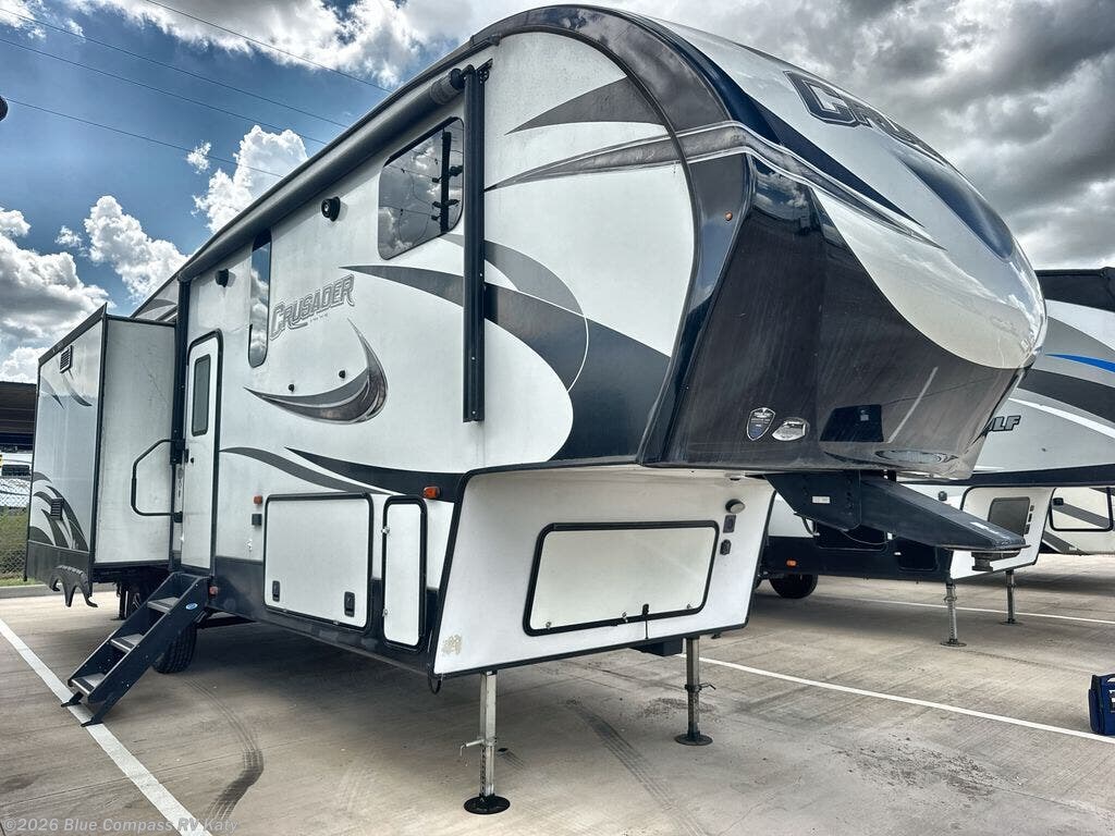 2018 Forest River Crusader 315RST - Used Fifth Wheel For Sale by Blue Compass RV Katy in Katy, Texas