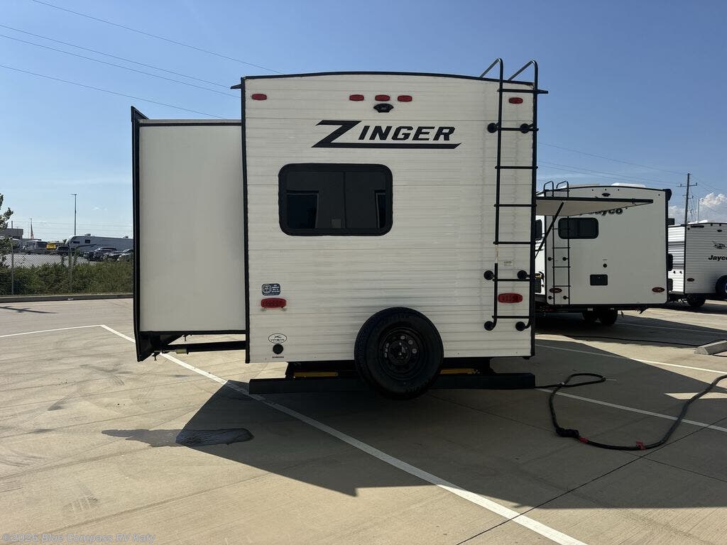 2023 Zinger 333DB by CrossRoads from Blue Compass RV Katy in Katy, Texas