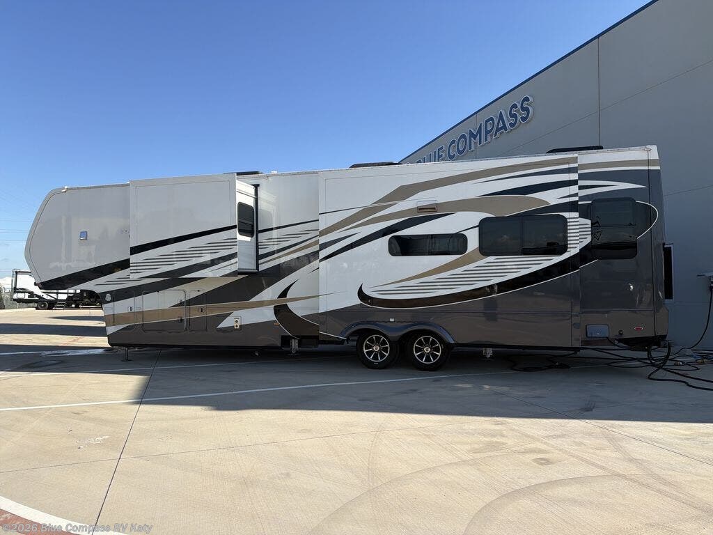 2023 Beacon 39GBB by Vanleigh from Blue Compass RV Katy in Katy, Texas