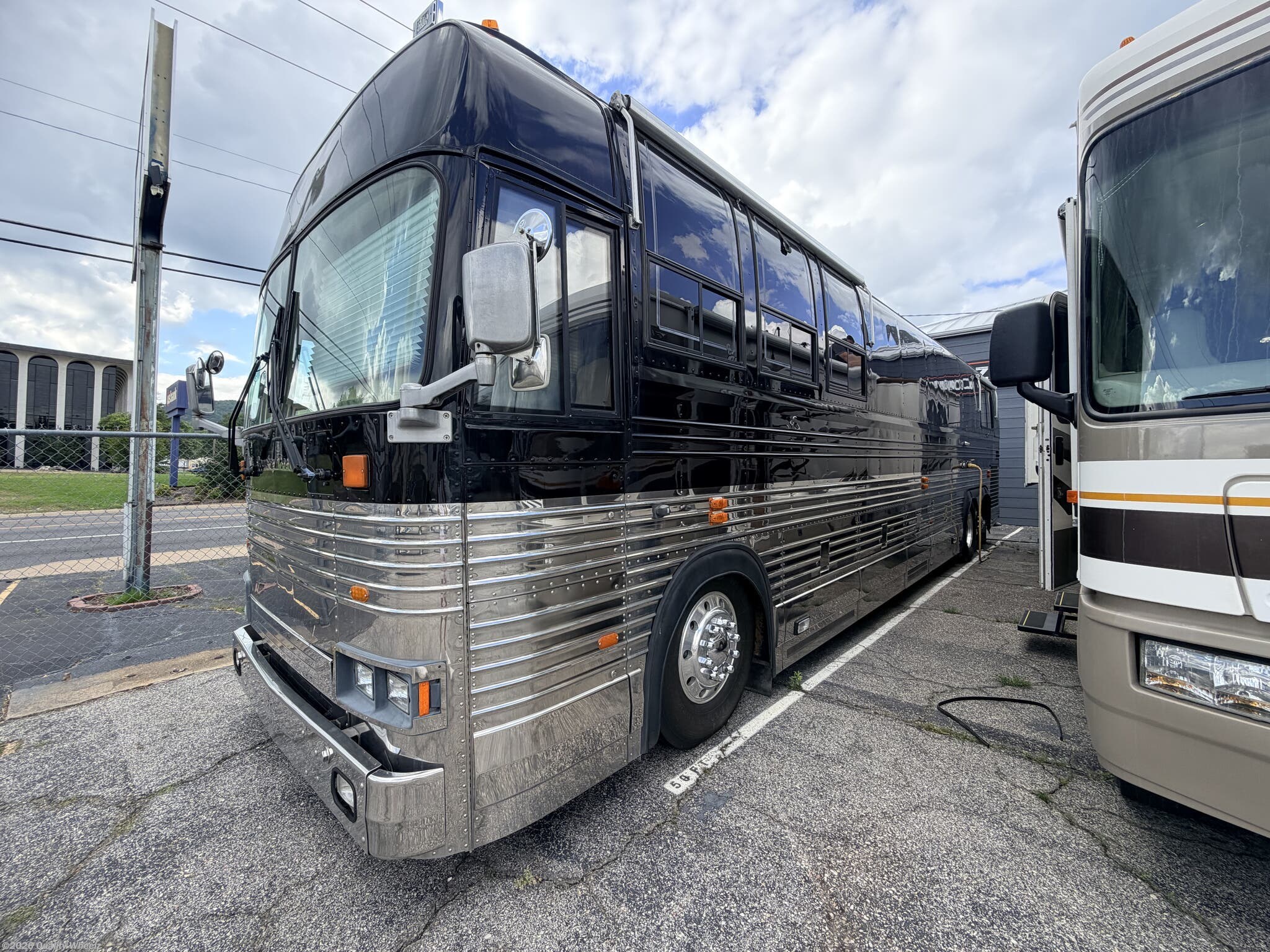 1989 by Prevost from Quality Wheelz in Hot Springs, Arkansas