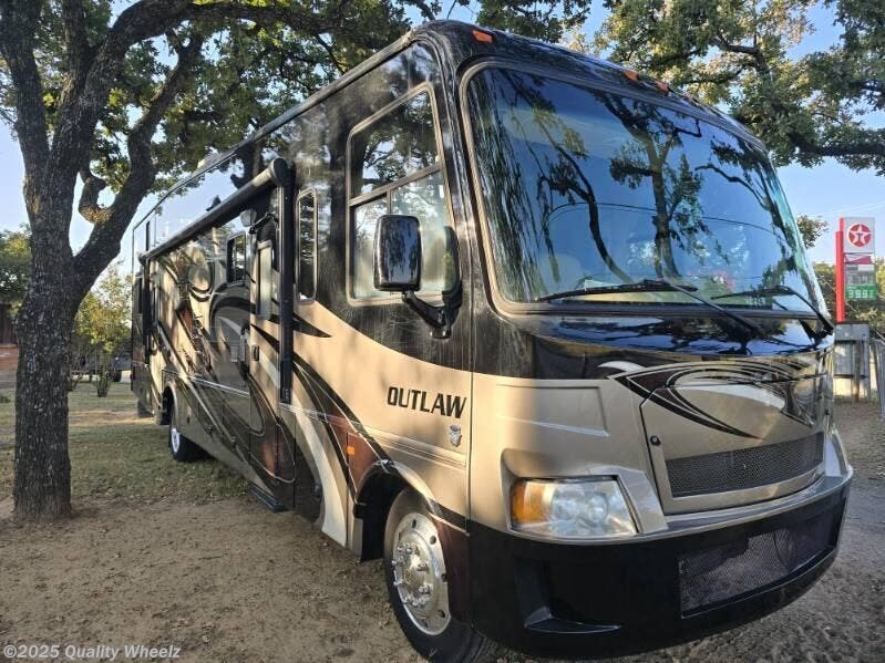 2012 Thor Motor Coach Outlaw 3611