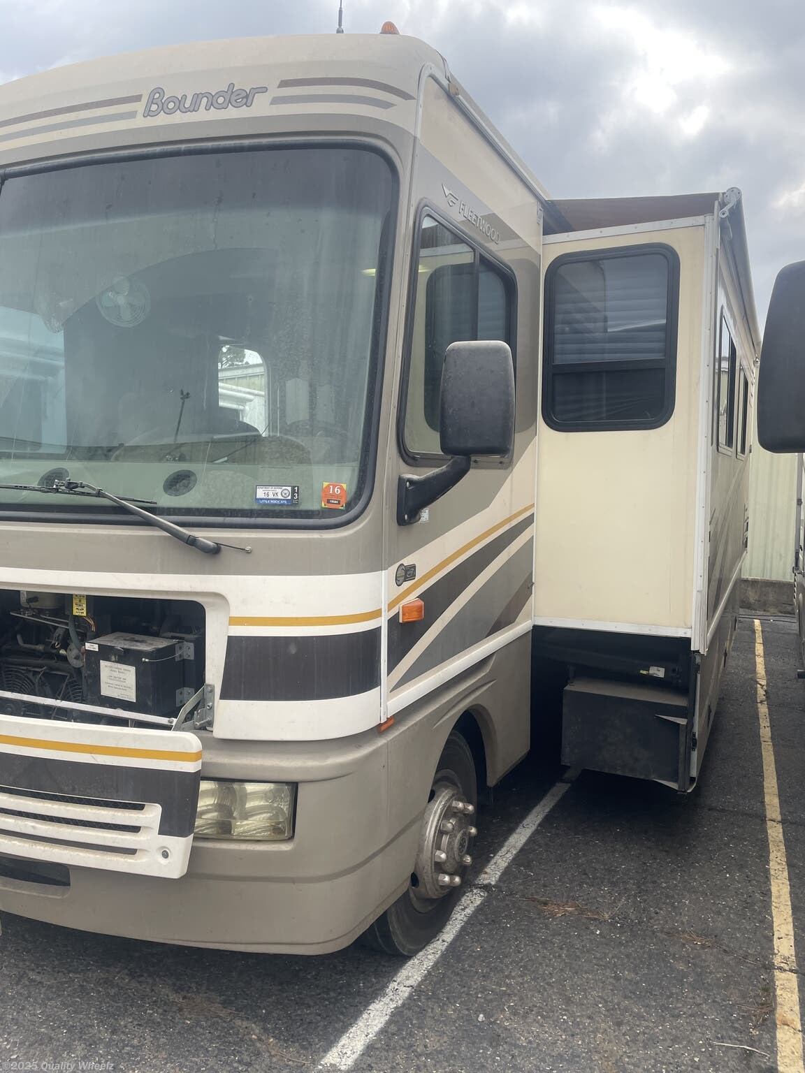 2004 Bounder 35E DEER HUNTER'S SPECIAL by Fleetwood from Quality Wheelz in Hot Springs, Arkansas