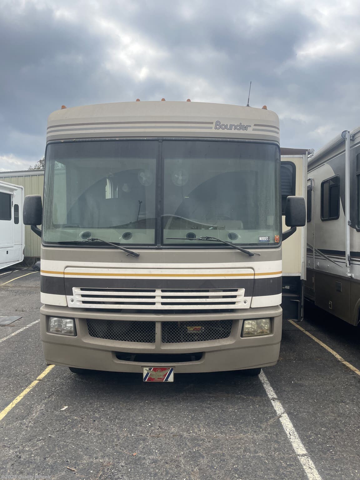 Used 2004 Fleetwood Bounder 35E DEER HUNTER'S SPECIAL available in Hot Springs, Arkansas