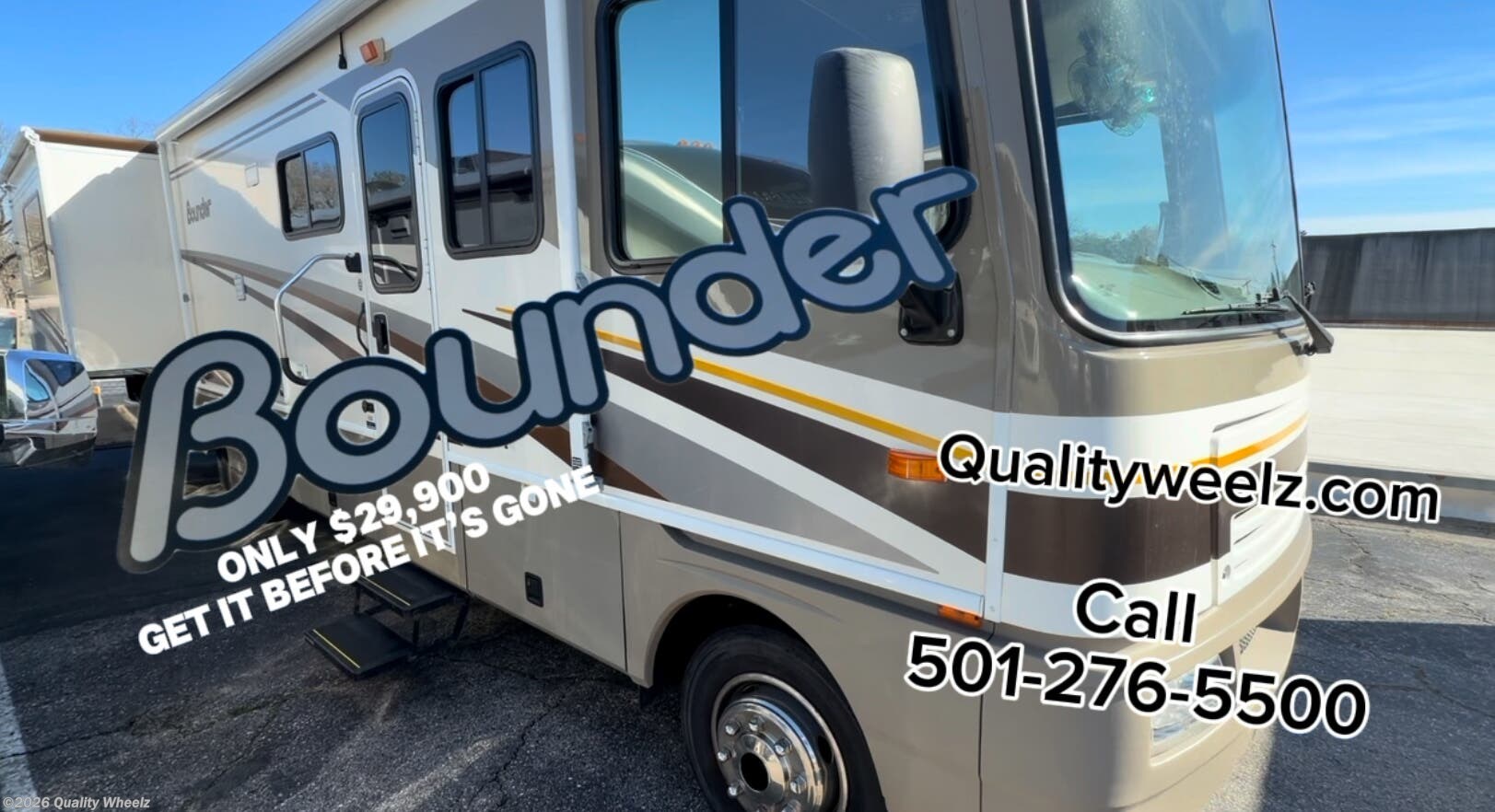 2004 Fleetwood Bounder 35E GARAGE KEPT - Used Class A For Sale by Quality Wheelz in Hot Springs, Arkansas features LP Detector, Backup Monitor, TV, CD Player, Toilet