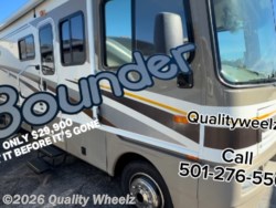 2004 Fleetwood Bounder 35E GARAGE KEPT - Used Class A for sale by Quality Wheelz in Hot Springs, Arkansas