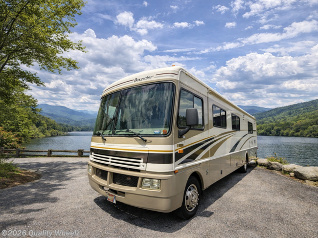 2004 Fleetwood Bounder 35E GARAGE KEPT