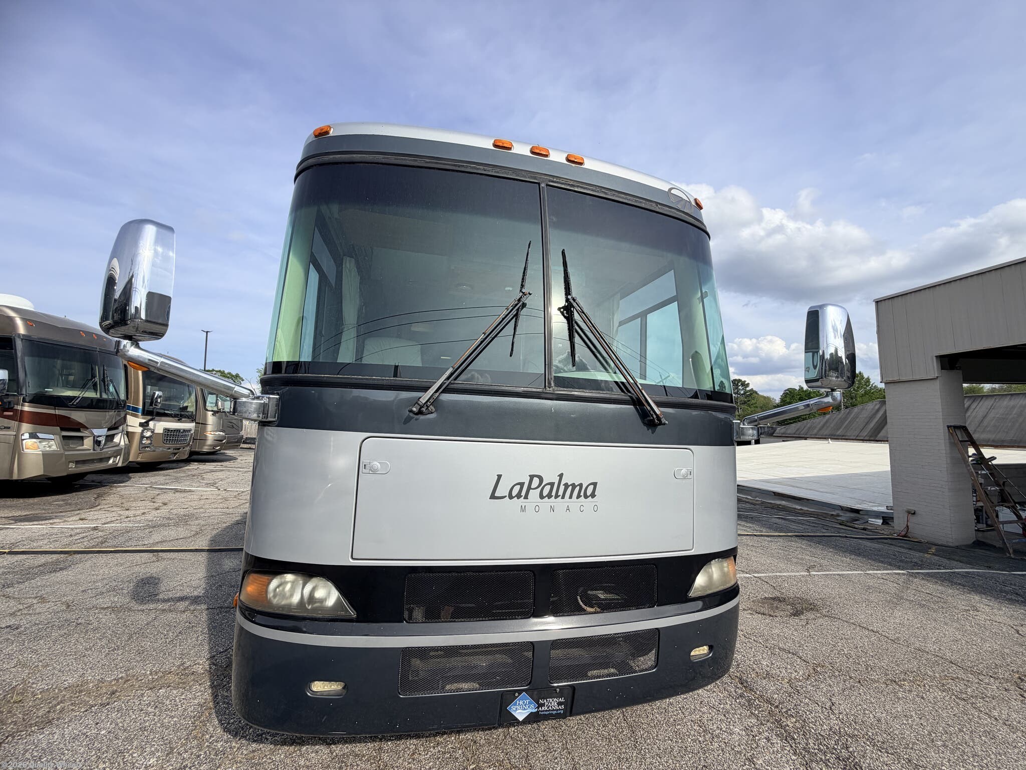 2005 Monaco RV La Palma 37PST - Used Class A For Sale by Quality Wheelz in Hot Springs, Arkansas features Batteries, Leveling Jacks, Roof Vents, Stereo System, Shower