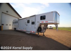Used 2005 Featherlite 4H LQ - Slide Out available in Douglas, North Dakota