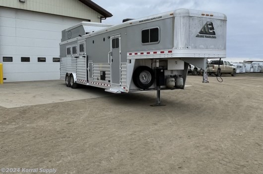 3 Horse Trailer - 2019 Elite Trailers Resistol Edition Resistol Edition 3H Reverse Load - Signature Quarters Conversion available Used in Douglas, ND