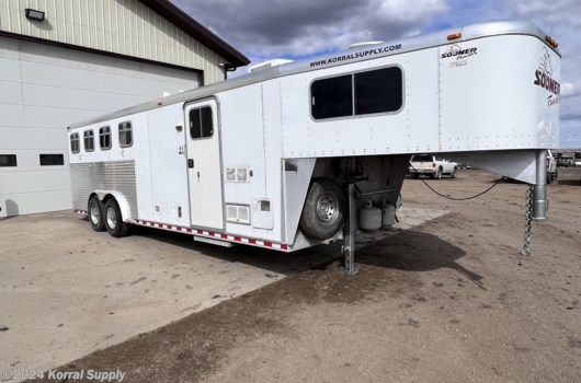 4 Horse Trailer - 2000 Sooner 4H LQ available Used in Douglas, ND