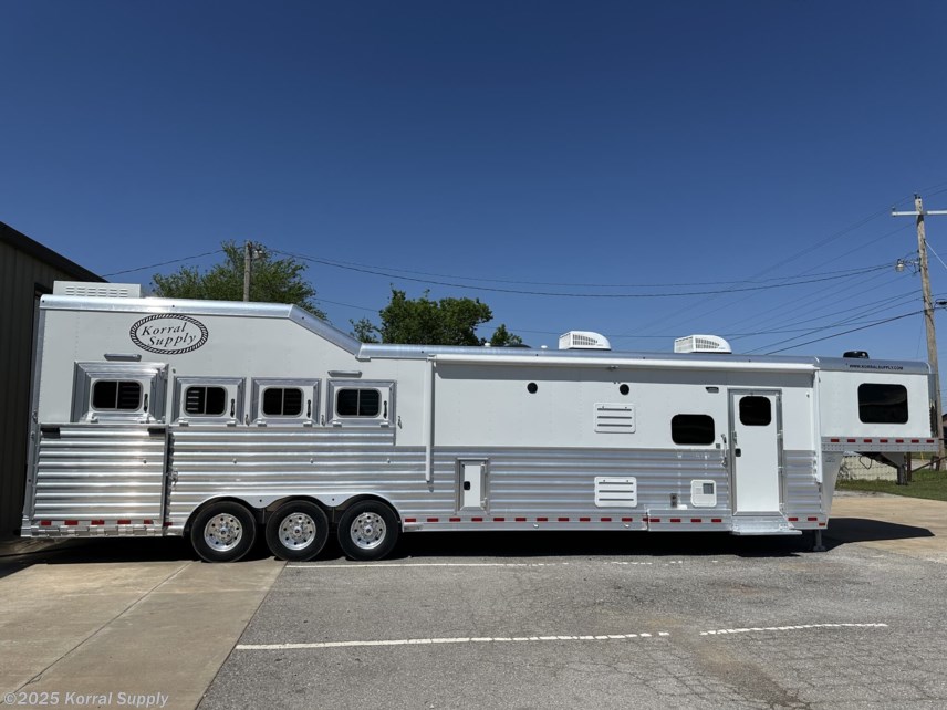 Used 2022 Elite Trailers 4H Side Load - Signature Quarters Interior available in Douglas, North Dakota