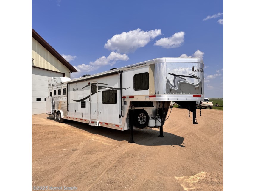 Used 2015 Lakota 4H Sideload w/ Full Rear Tack available in Douglas, North Dakota