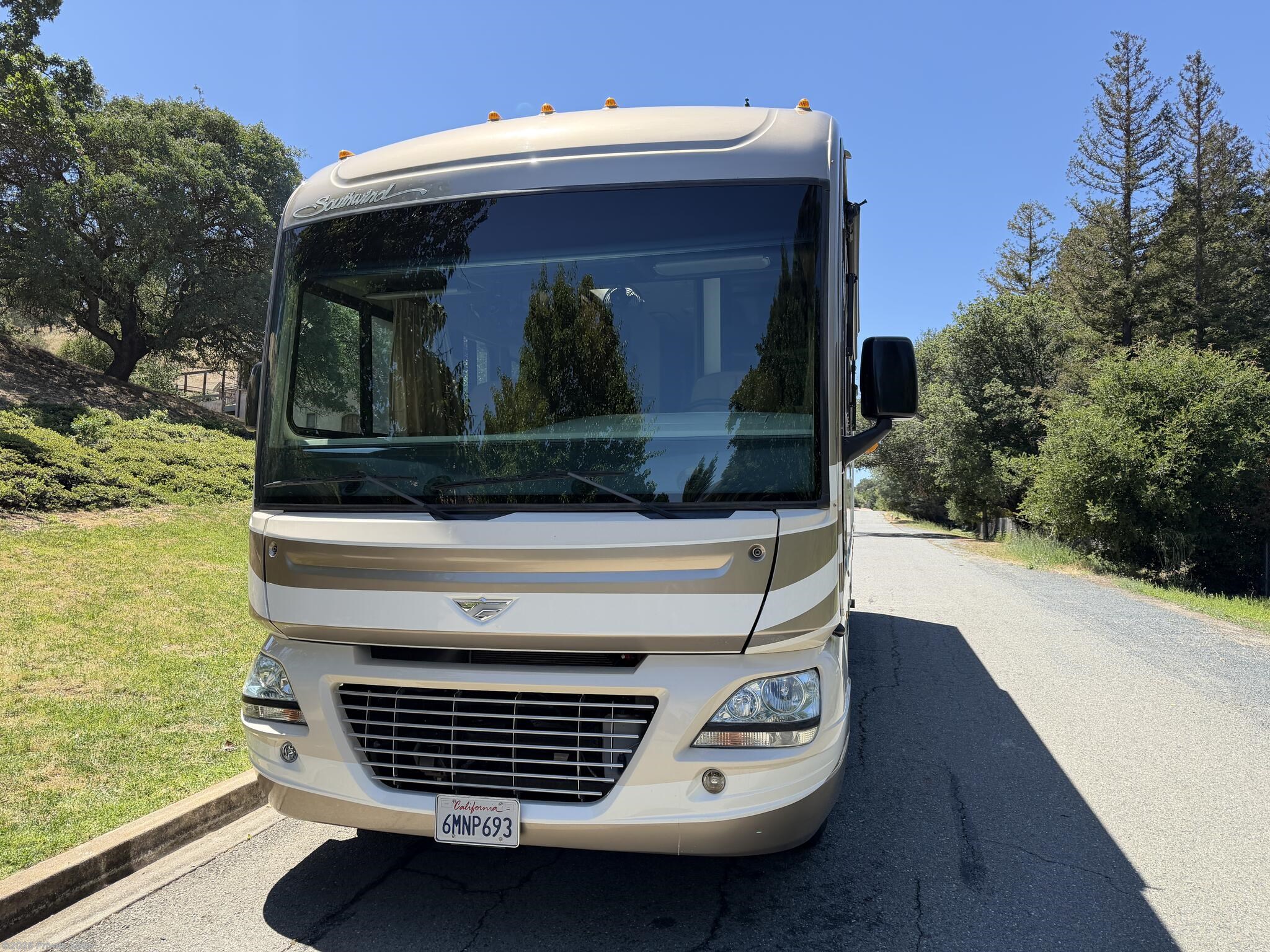 2010 Fleetwood Southwind 32VS - Used Class A For Sale by For Sale By Owner in Walnut Creek, California features Glass Shower Door, TV, Stove Cover, Oven, Power Awning