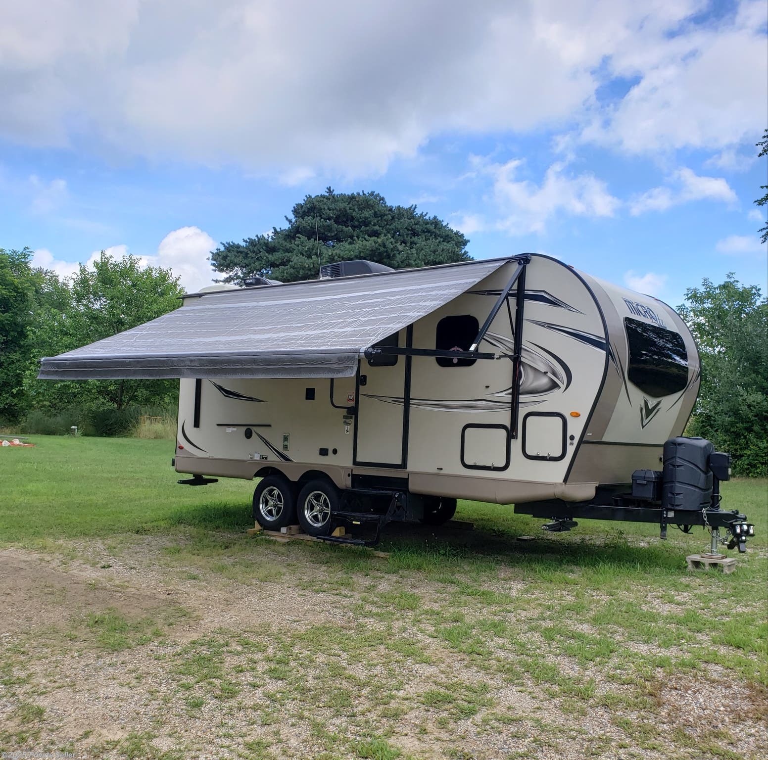 2018 Forest River Flagstaff Micro Lite 21DS RV for Sale in Dansville