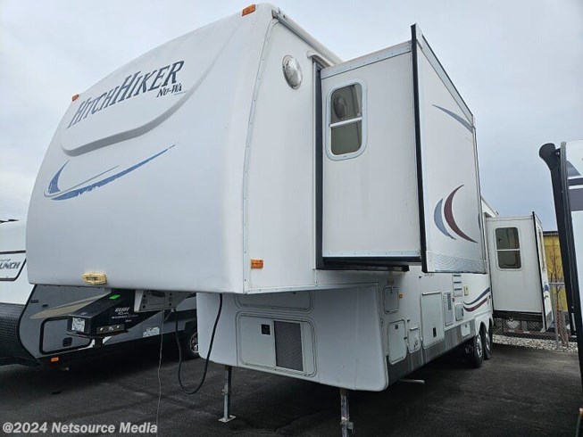 2006 Hitchhiker DISCOVER AMERIC 34 1/2 by Nu-Wa from Midway RV in Billings, Montana
