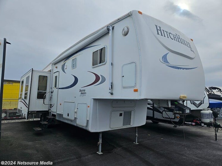 Used 2006 Nu-Wa Hitchhiker DISCOVER AMERIC 34 1/2 available in Billings, Montana