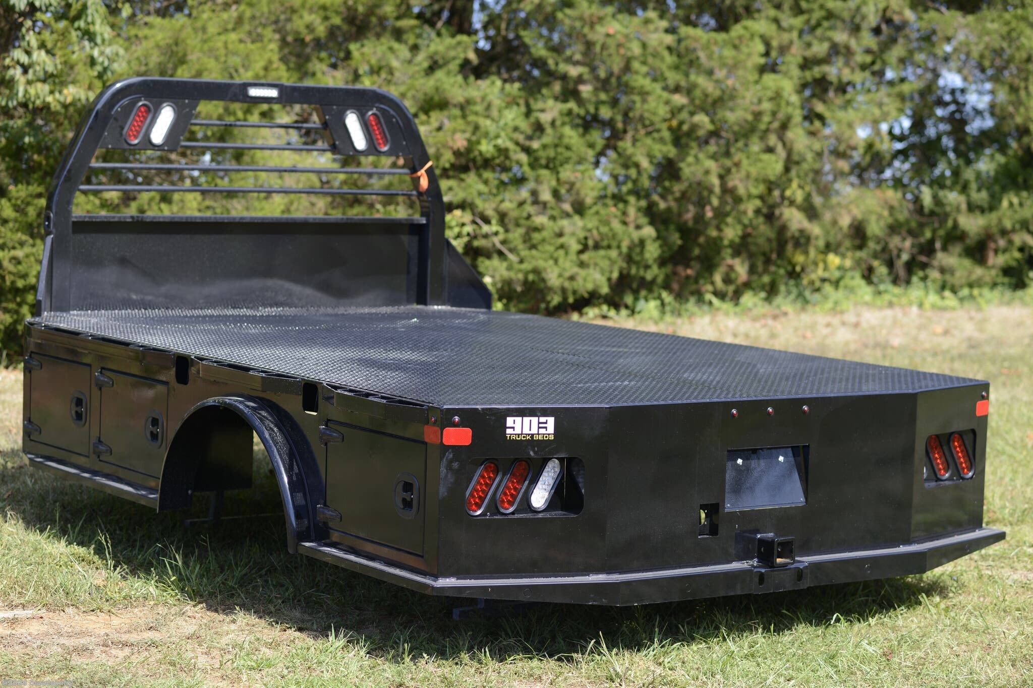 2025 903 Beds SD SKIRTED, 97" WIDE, 11'4 LONG, 84 CTA, 34-1/4" RUNN