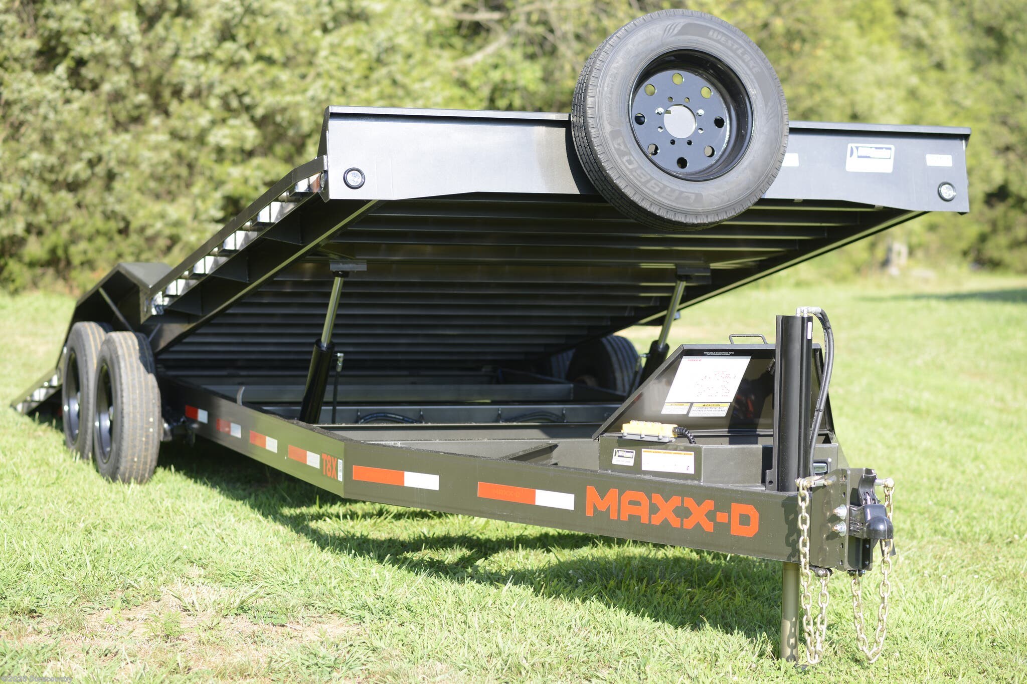 2025 MAXX-D 2026 Maxx-D 102" x 25' Channel Power Tilt 17.5K
